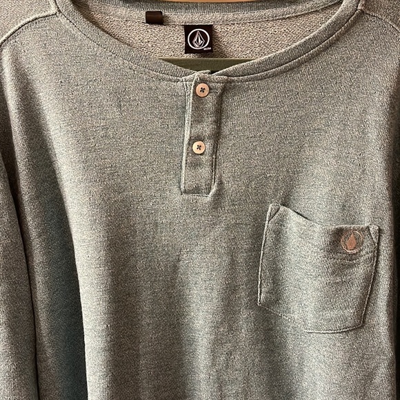 NWOT Volcom Long Sleeve - Picture 2 of 3